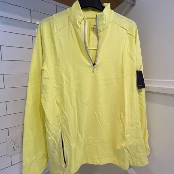 NWT!! GAP. Men’s Activewear. Gapfit Half-Zip Pullover Shirt. - Picture 2 of 9